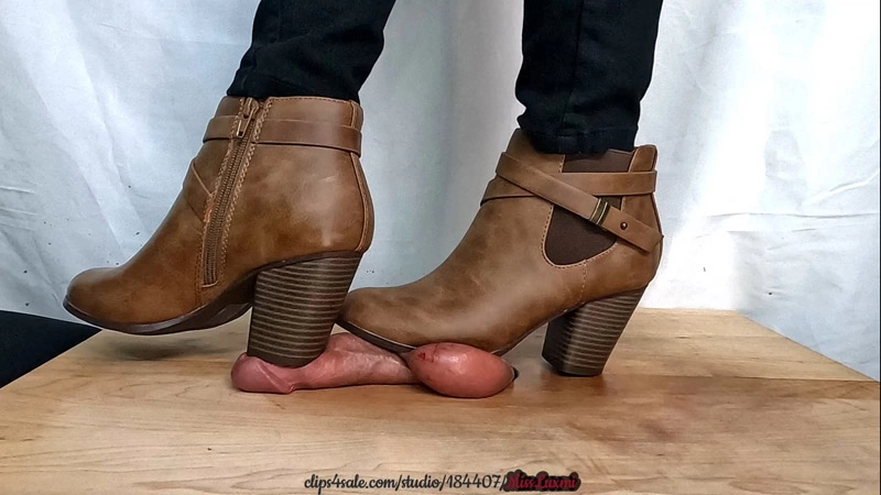 MissLuxmi – WOUNDED BALLS SUFFER MORE [CENSORED][CLOSE-UP]