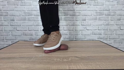 MissLuxmi – MERCILESS BALL SMASHING IN SKECHERS